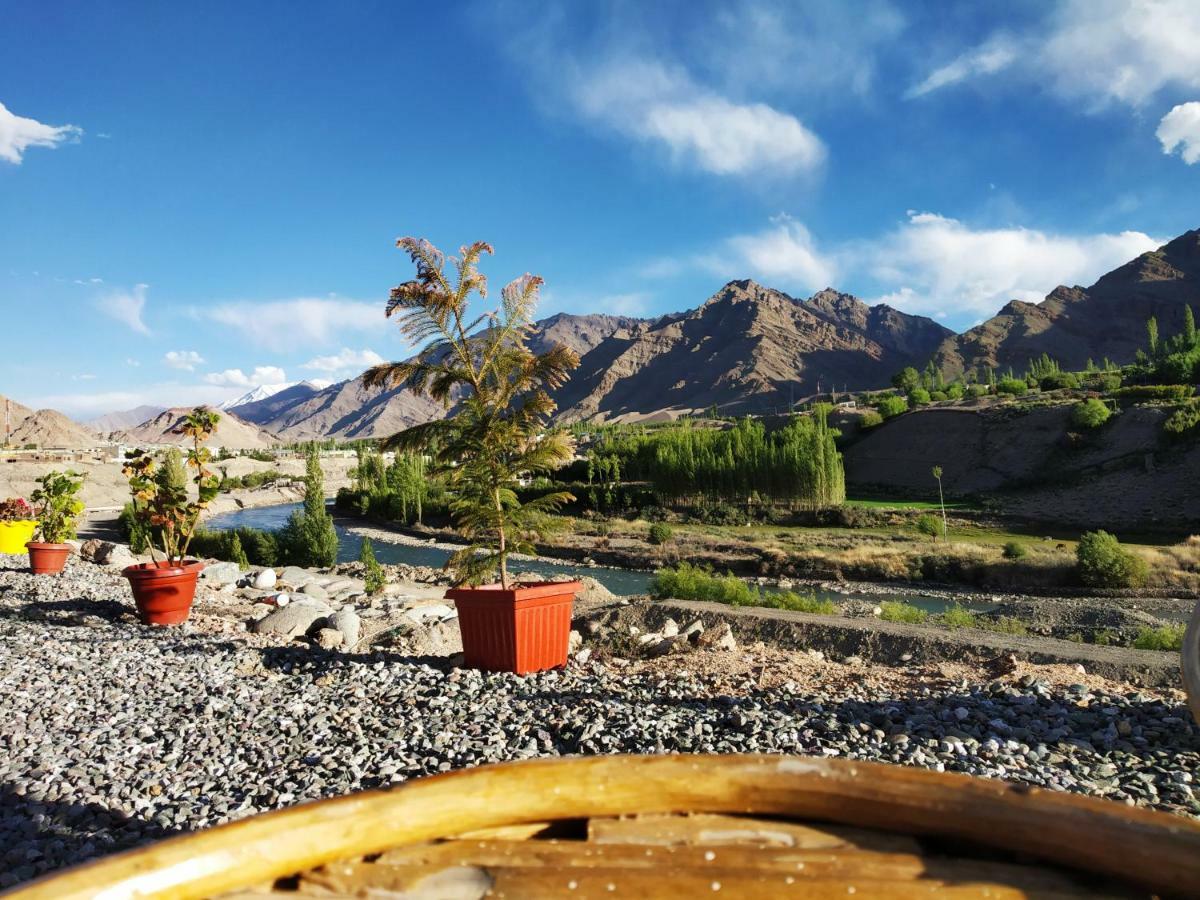 Hotel Neryok'S Indus View Chimre Exterior foto
